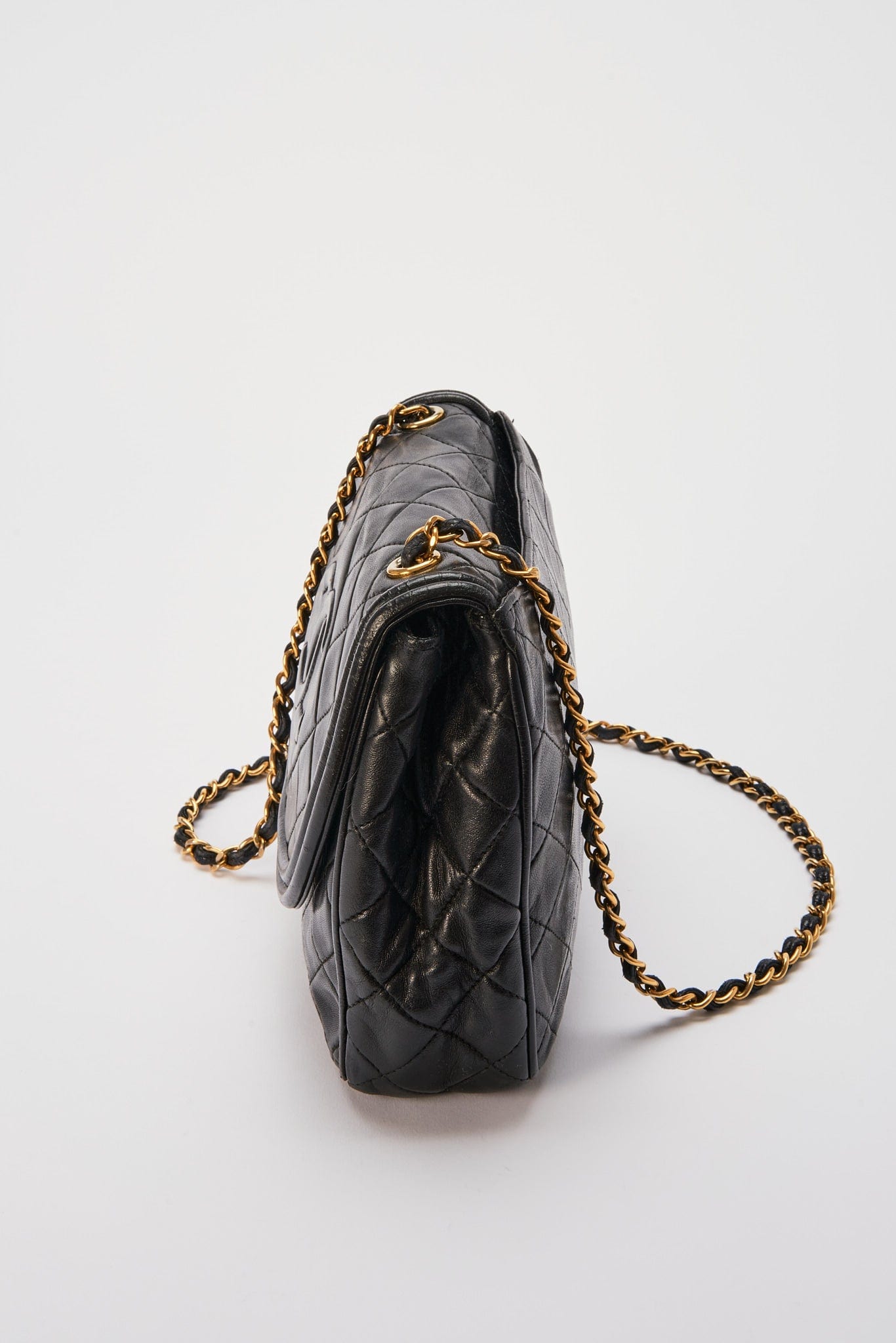 Vintage Chanel flap bag with tassel. #chanel #vintage #timeless #flapbag  #cc