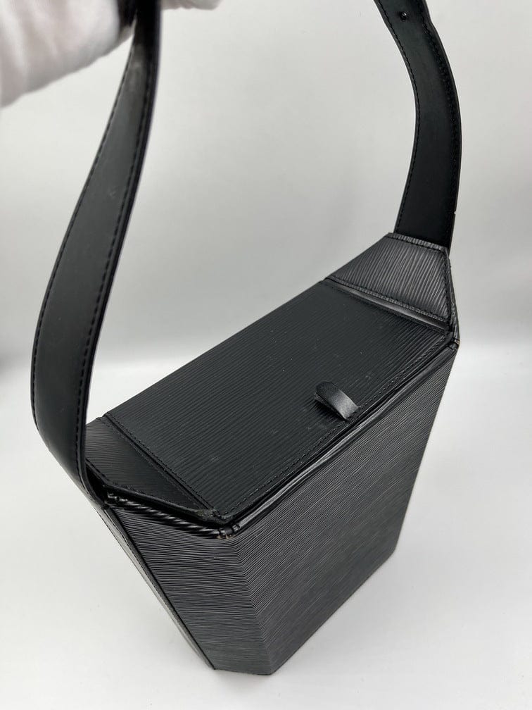 Louis Vuitton Epi Sac Seau Black The Hosta