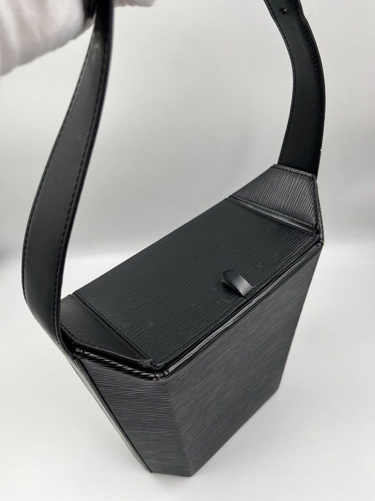Louis Vuitton Epi Sac Seau - Black Shoulder Bags, Handbags
