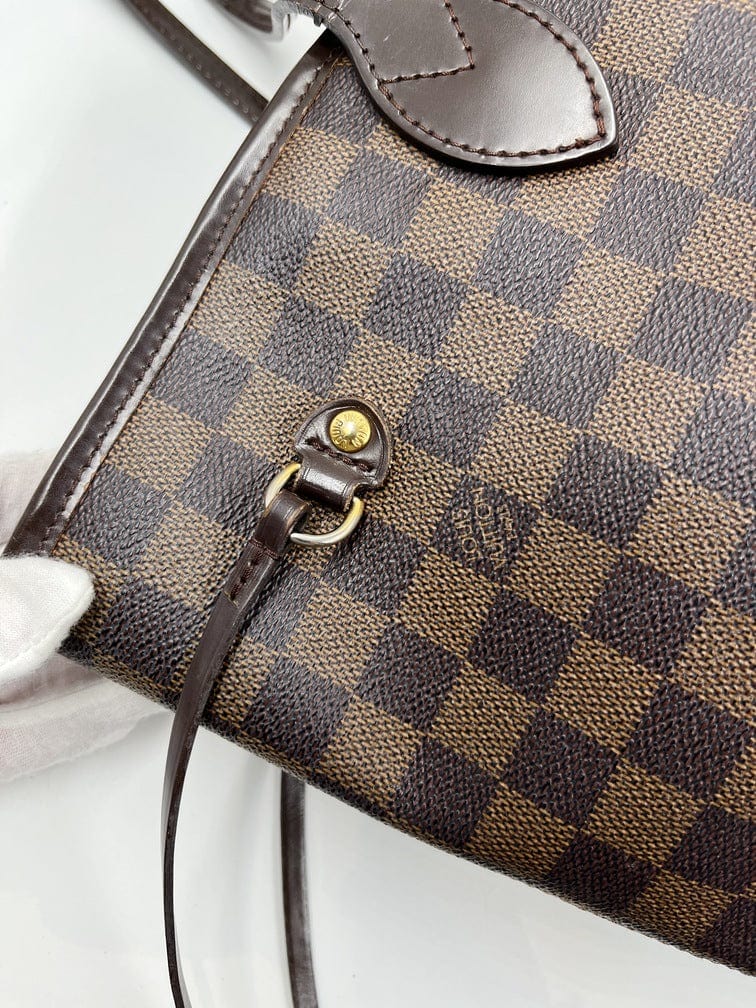WHAT'S IN MY BAG FT MY NEW LOUIS VUITTON NEVERFULL PM 
