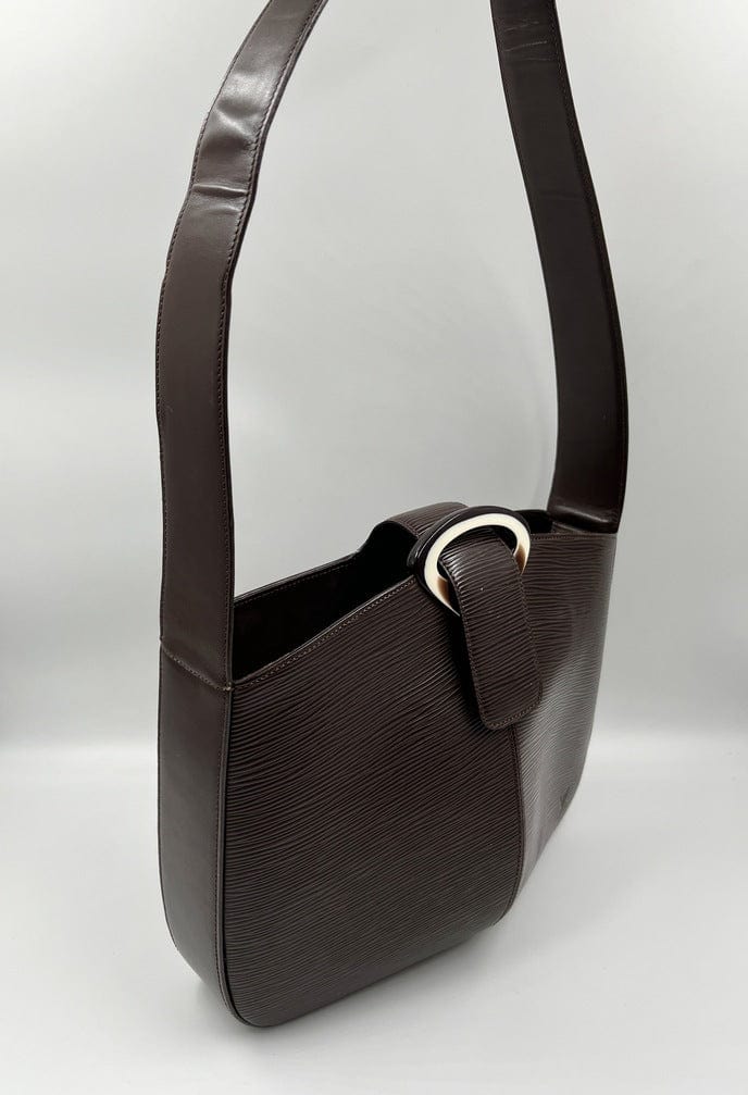 This Louis Vuitton Reverie Epi Shoulder Bag is in great condition and the  perfect everyday bag! 