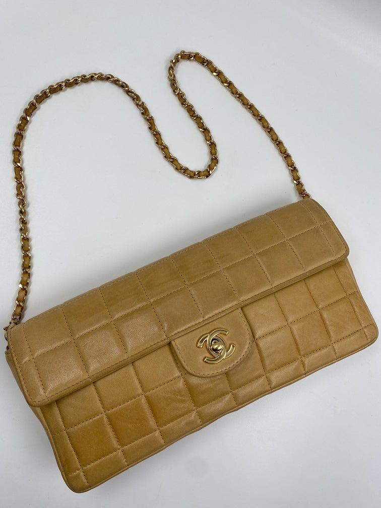 CHANEL Vintage Chocolate Bar Shoulder Bag | A Retro Tale