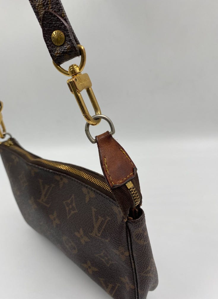 Louis Vuitton Pochette with crossbody strap. – The Hosta